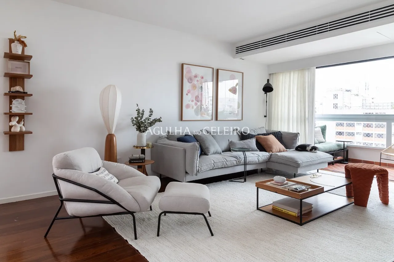 Reformado, andar alto e vista livre em Moema – 22693