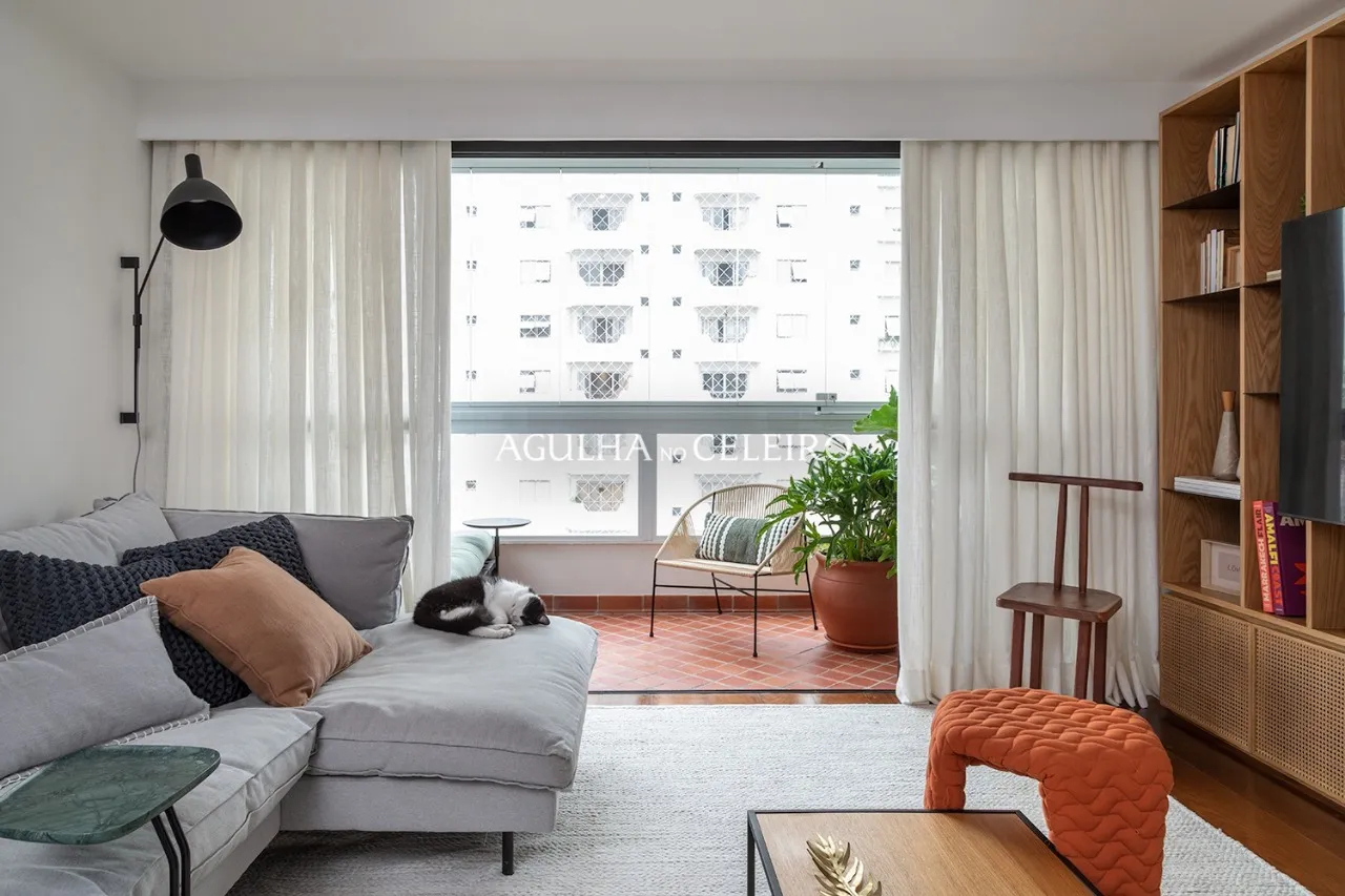 Reformado, andar alto e vista livre em Moema – 22693
