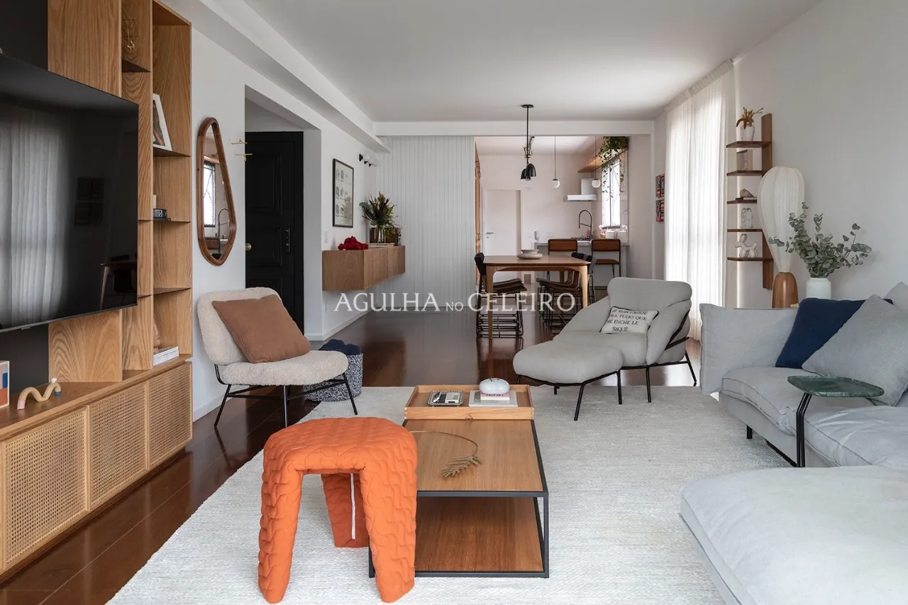 Reformado, andar alto e vista livre em Moema – 22693