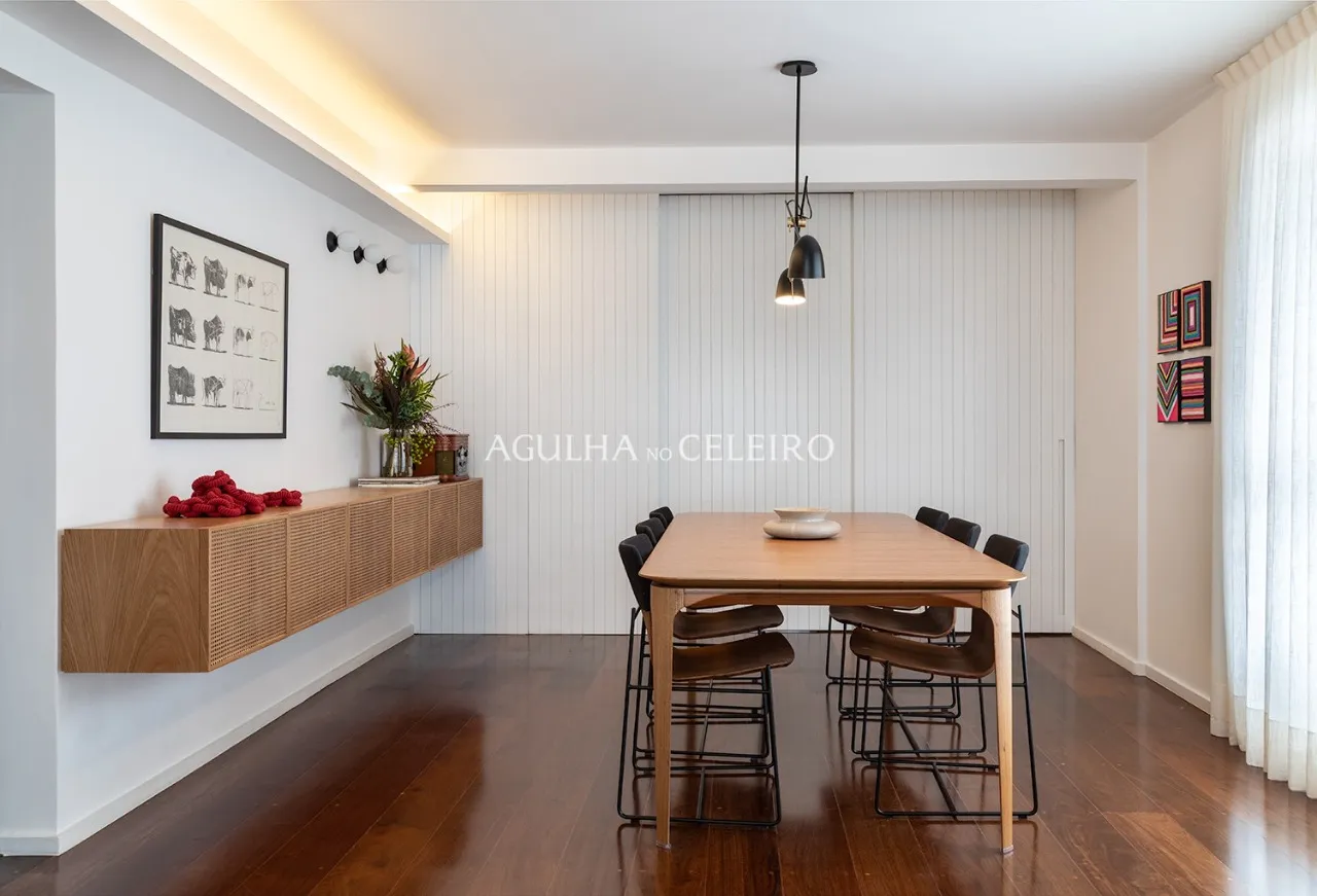Reformado, andar alto e vista livre em Moema – 22693