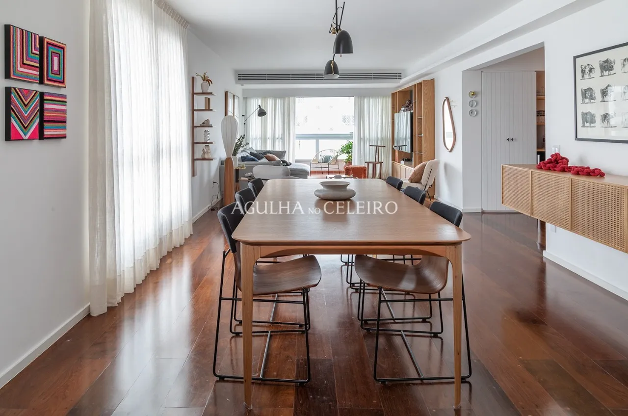 Reformado, andar alto e vista livre em Moema – 22693