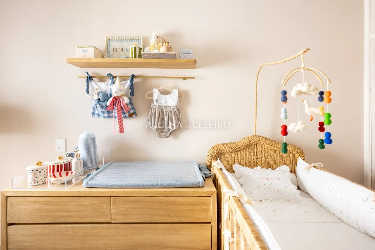 Reformado, andar alto e vista livre em Moema – 22693