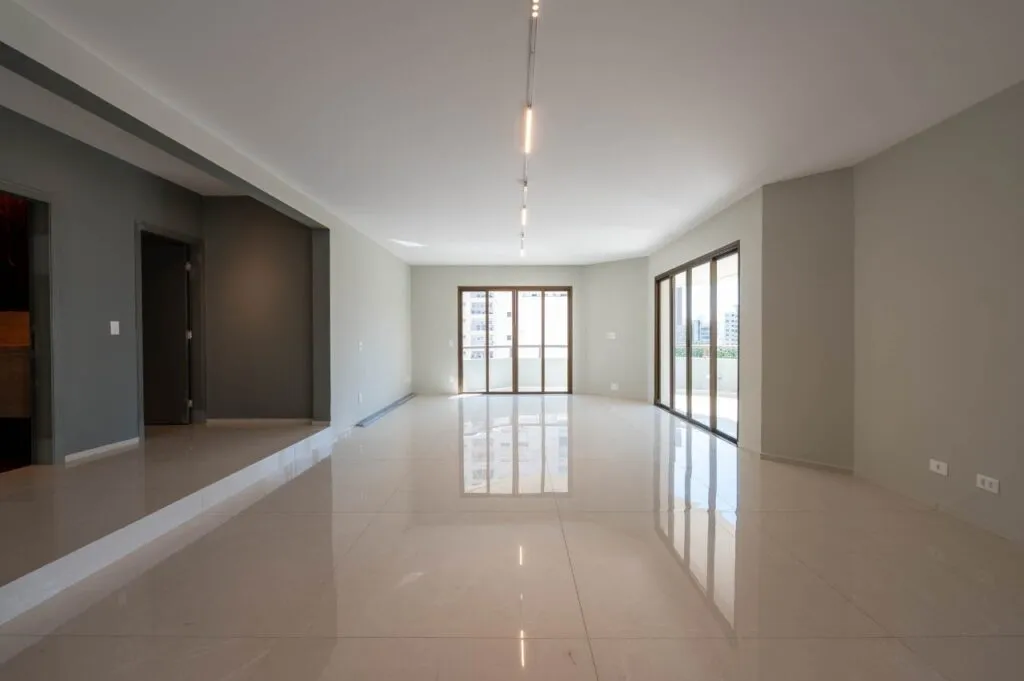 Elegância, amplitude e luminosidade em uma localização privilegiada. – 22704
