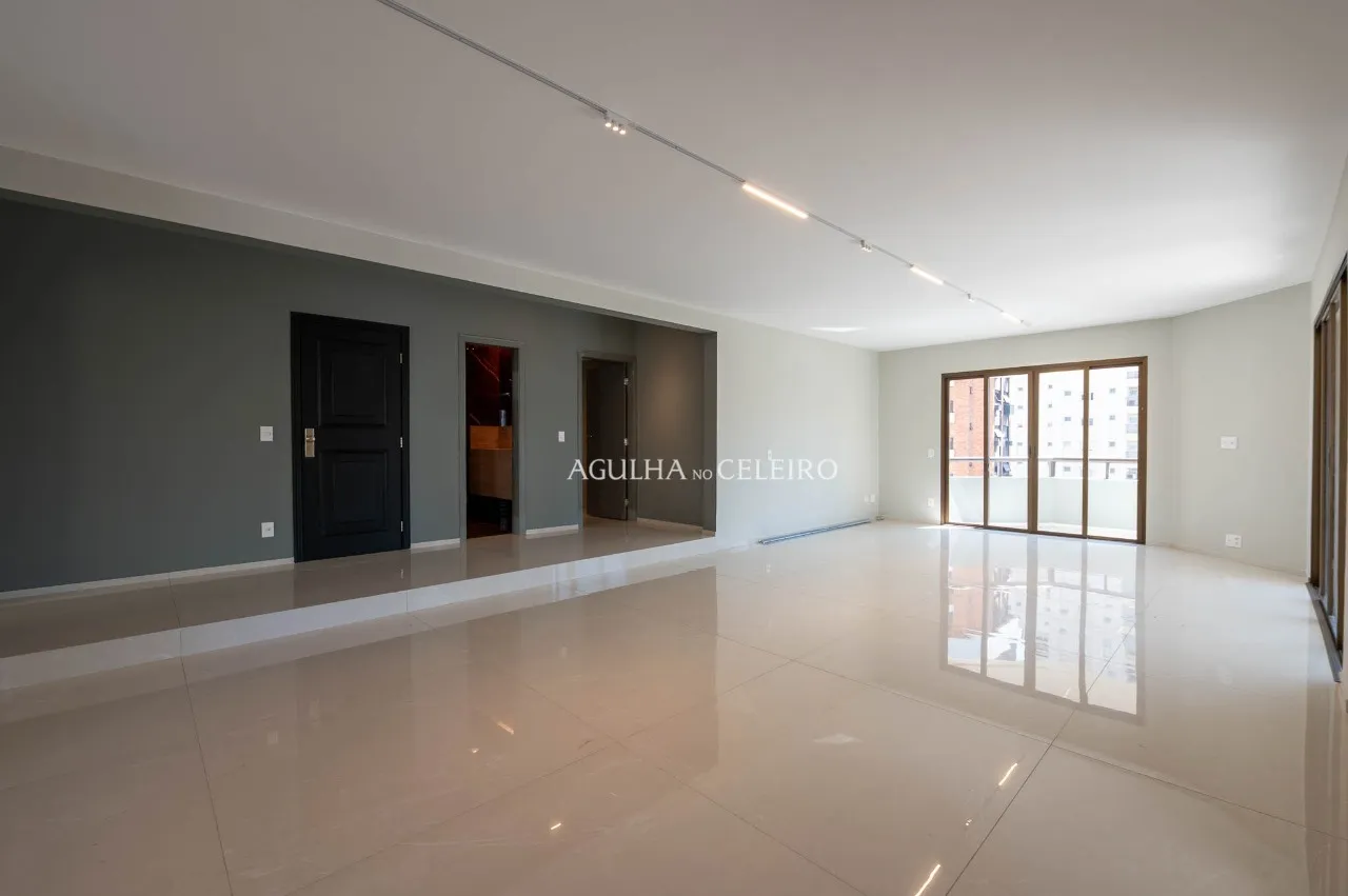 Elegância, amplitude e luminosidade em uma localização privilegiada. – 22704