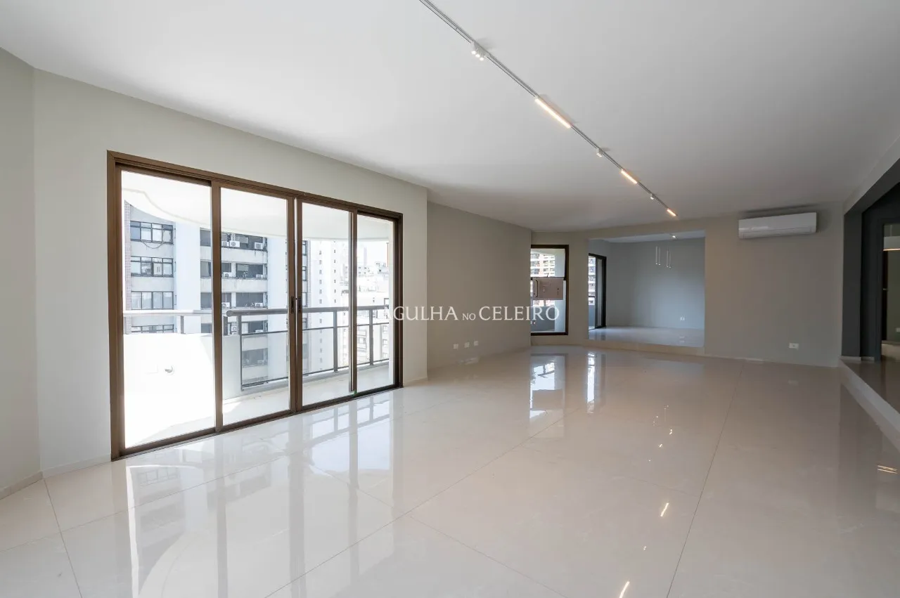 Elegância, amplitude e luminosidade em uma localização privilegiada. – 22704