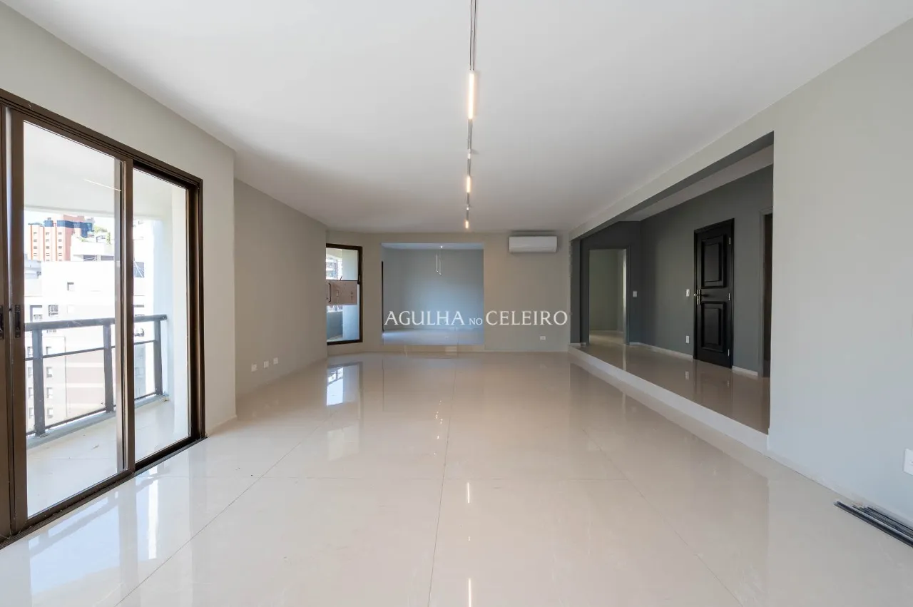 Elegância, amplitude e luminosidade em uma localização privilegiada. – 22704