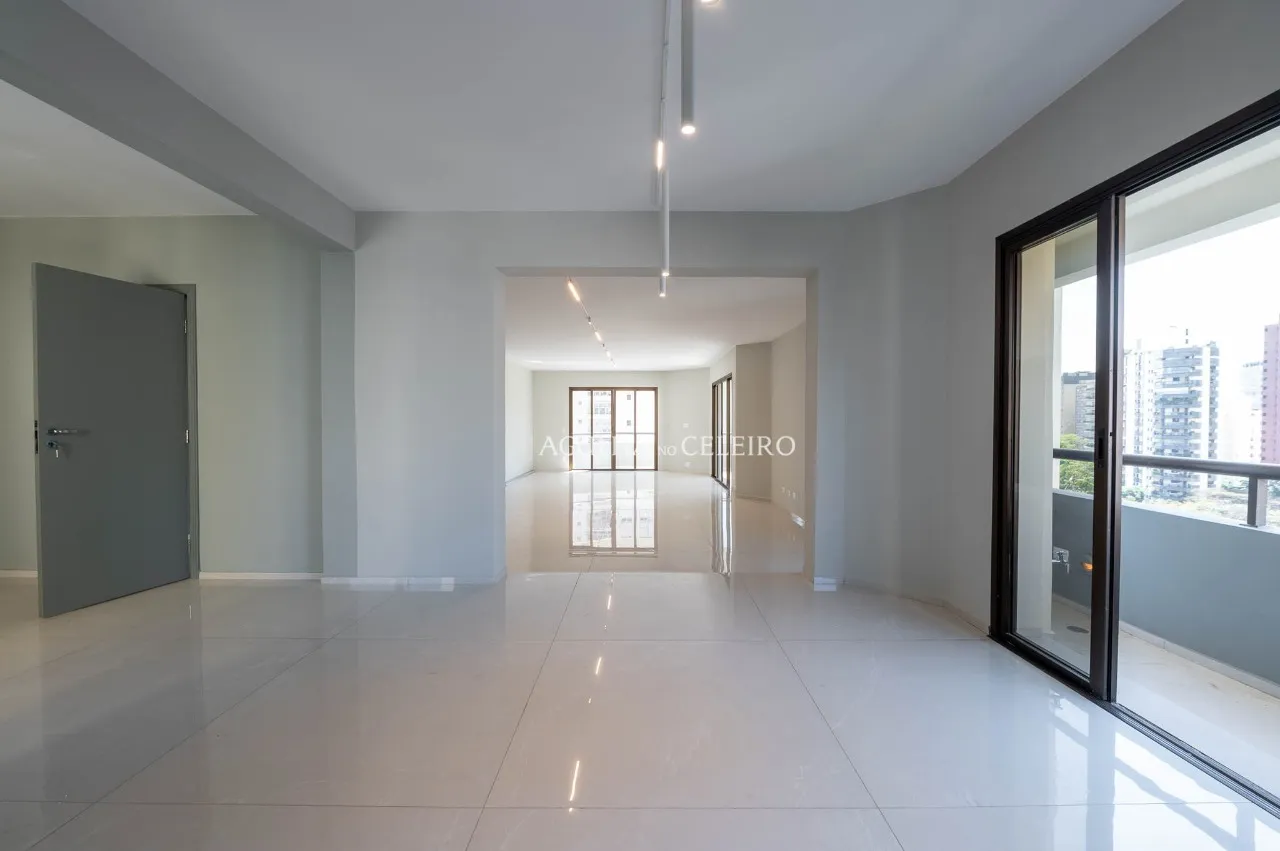 Elegância, amplitude e luminosidade em uma localização privilegiada. – 22704