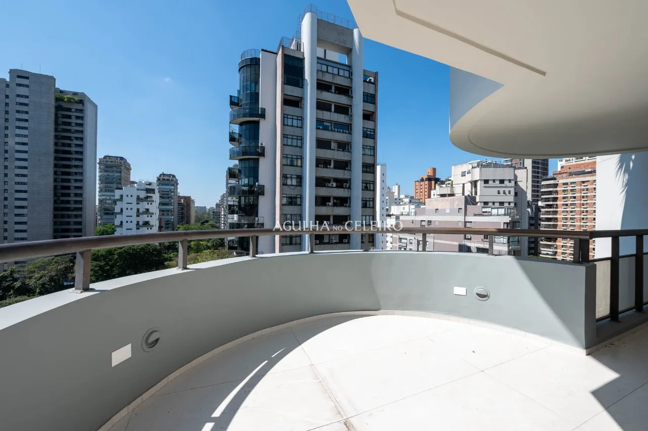 Elegância, amplitude e luminosidade em uma localização privilegiada. – 22704