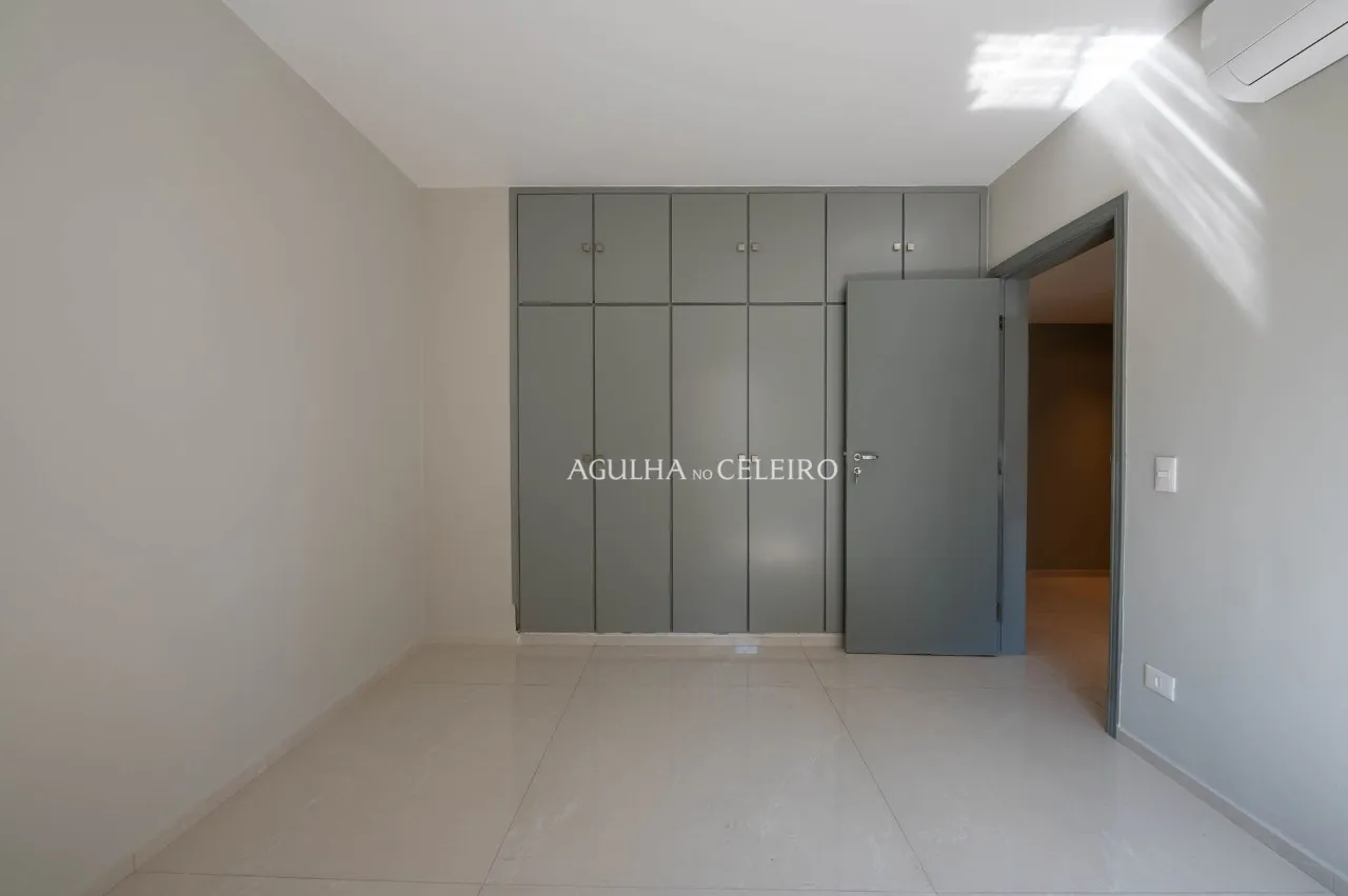 Elegância, amplitude e luminosidade em uma localização privilegiada. – 22704
