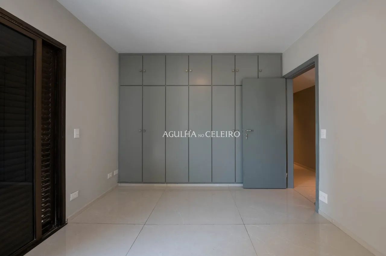 Elegância, amplitude e luminosidade em uma localização privilegiada. – 22704