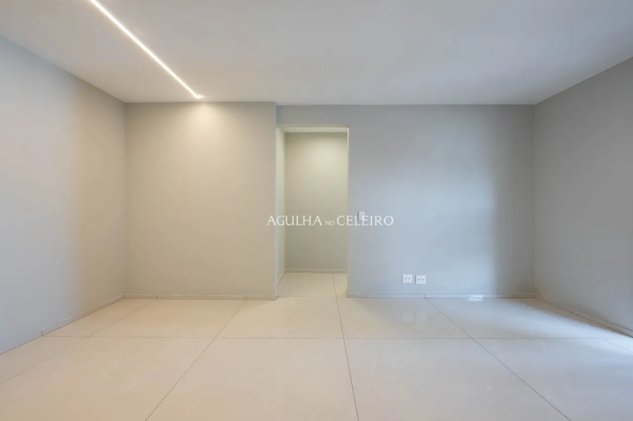 Elegância, amplitude e luminosidade em uma localização privilegiada. – 22704