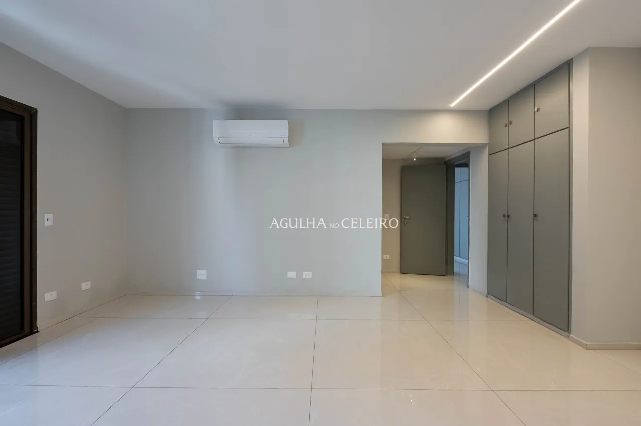 Elegância, amplitude e luminosidade em uma localização privilegiada. – 22704