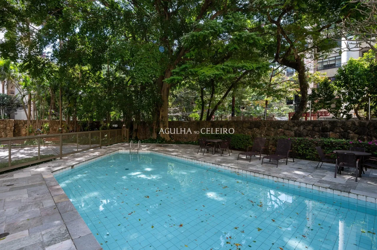 Elegância, amplitude e luminosidade em uma localização privilegiada. – 22704