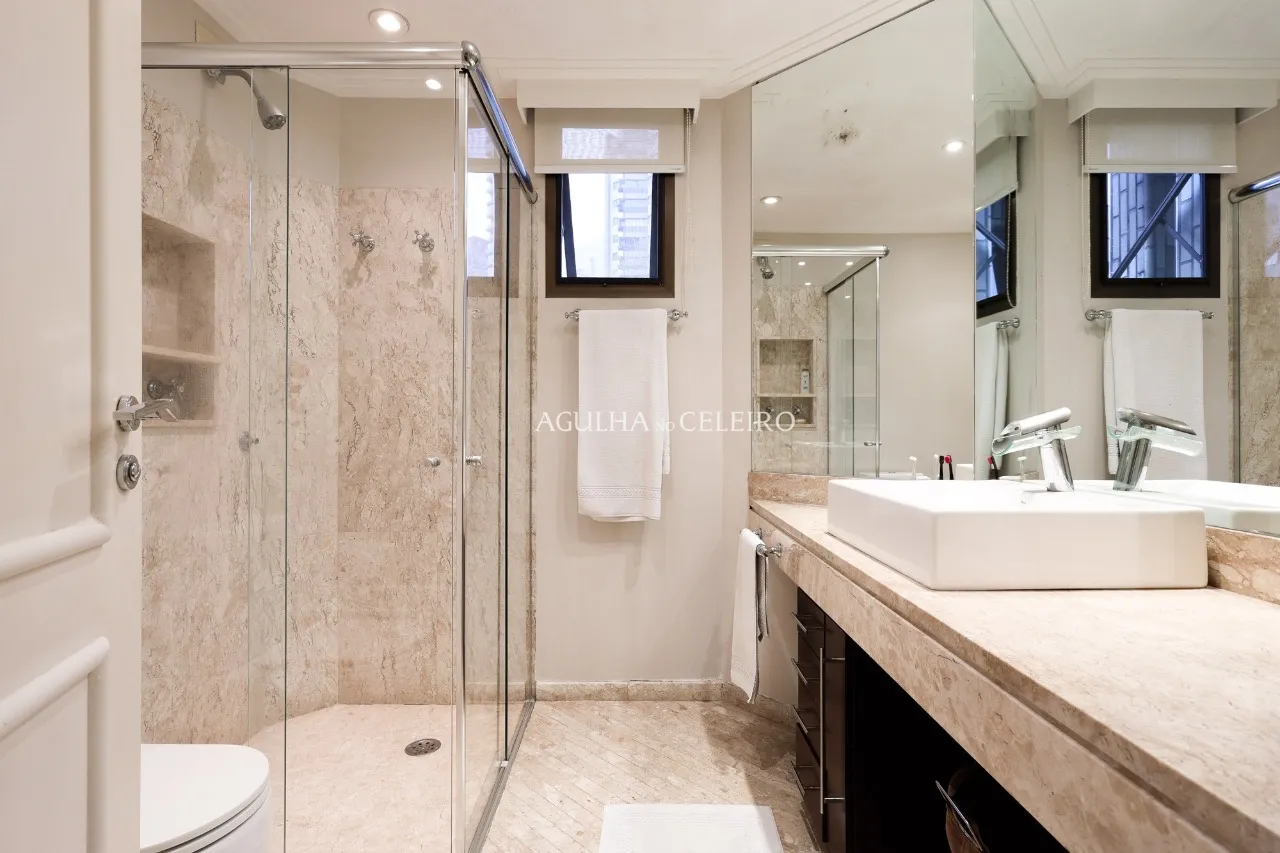 Elegância, conforto e localização para fazer tudo a pé. – 8949 - MAC_9163