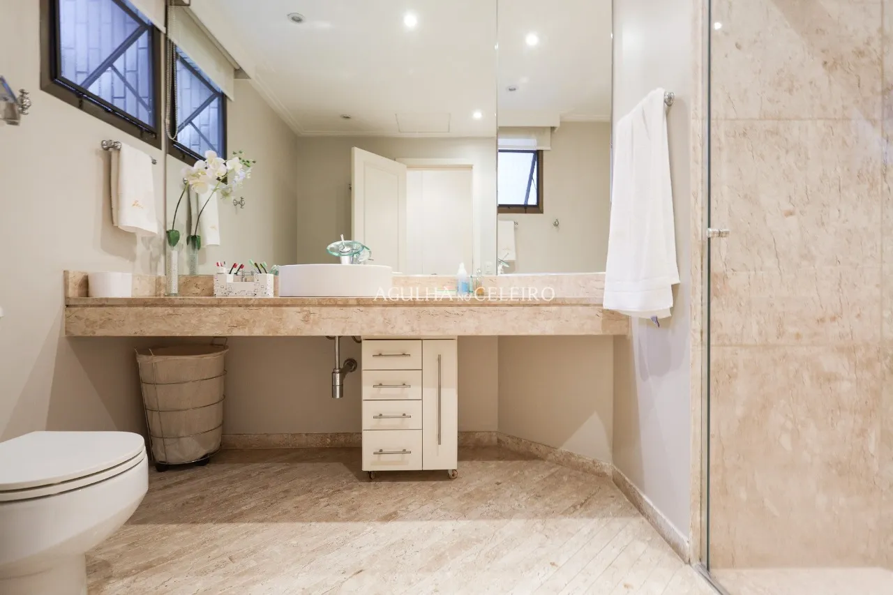 Elegância, conforto e localização para fazer tudo a pé. – 8949 - MAC_9165