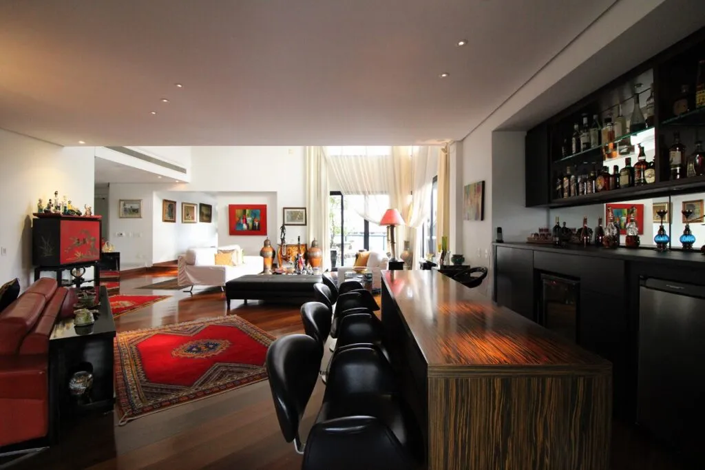 Duplex com pé-direito duplo no Jardim América. – 9050