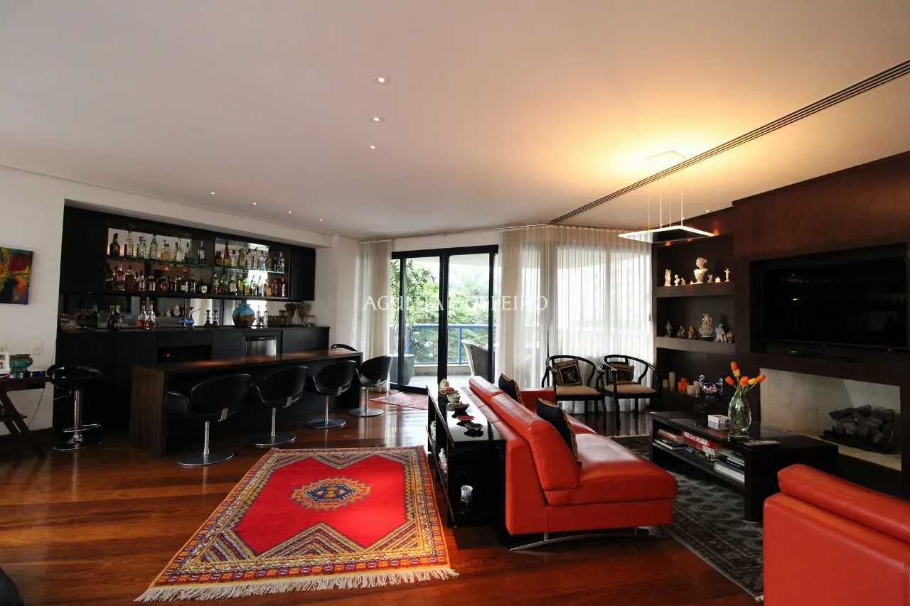Duplex com pé-direito duplo no Jardim América. – 9050