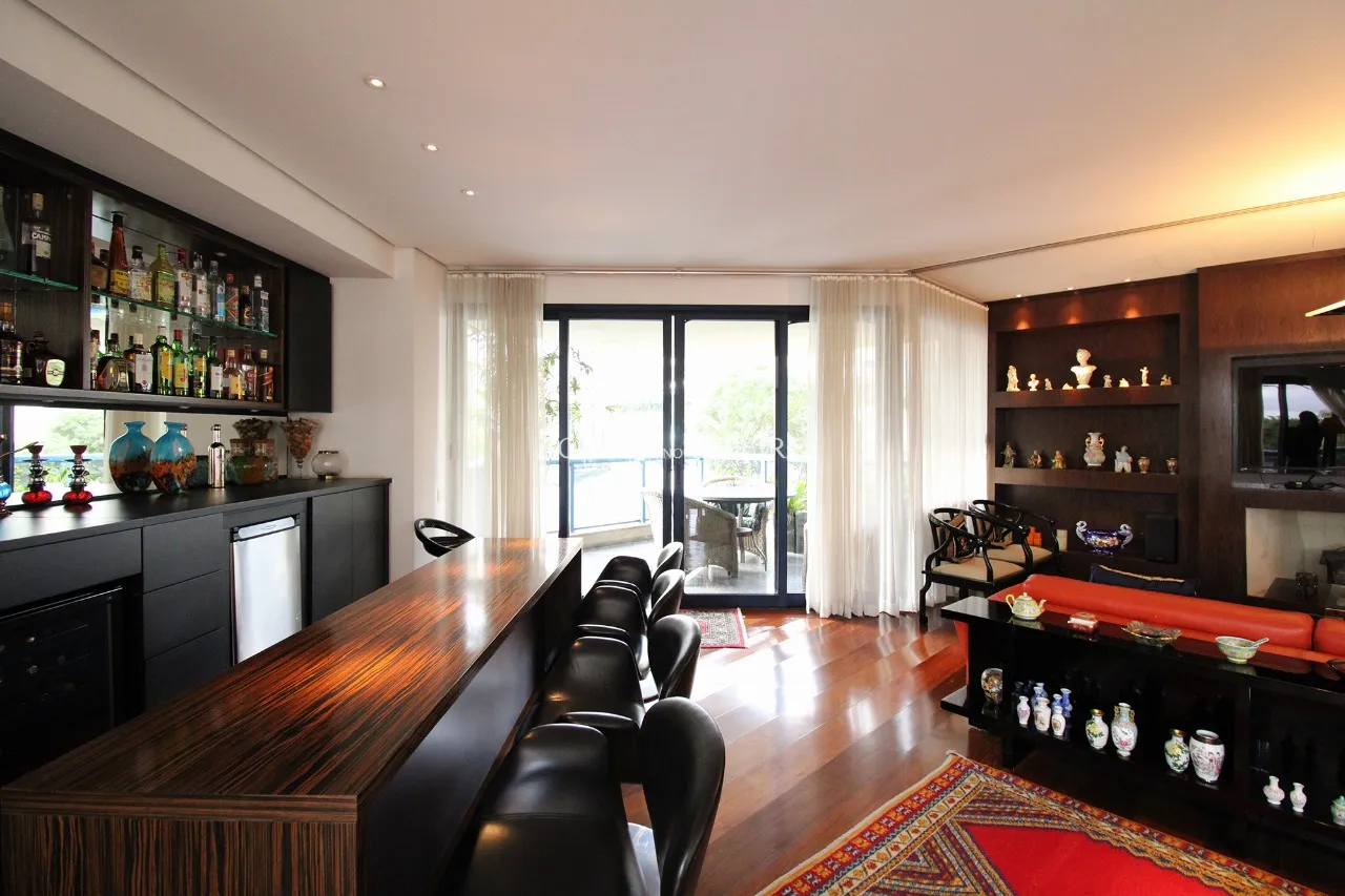 Duplex com pé-direito duplo no Jardim América. – 9050