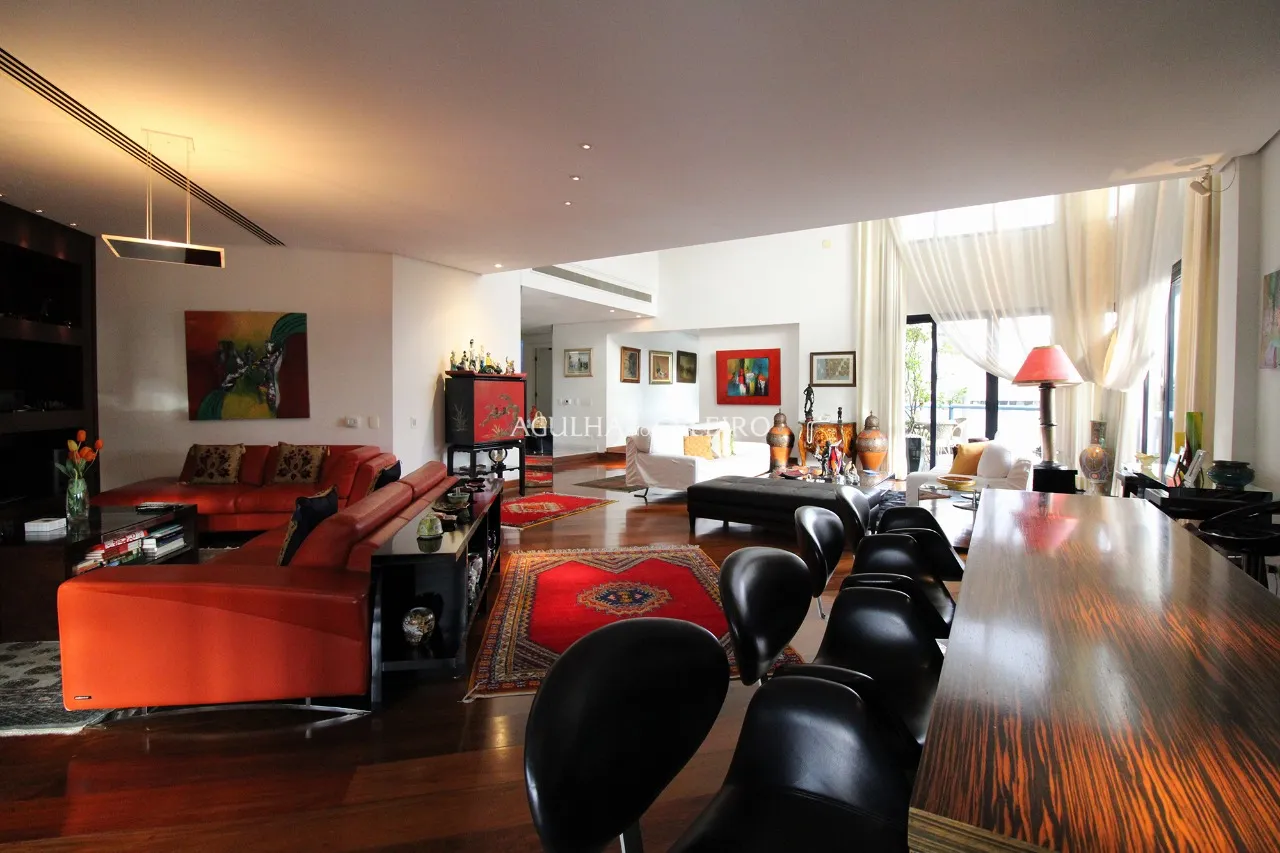 Duplex com pé-direito duplo no Jardim América. – 9050