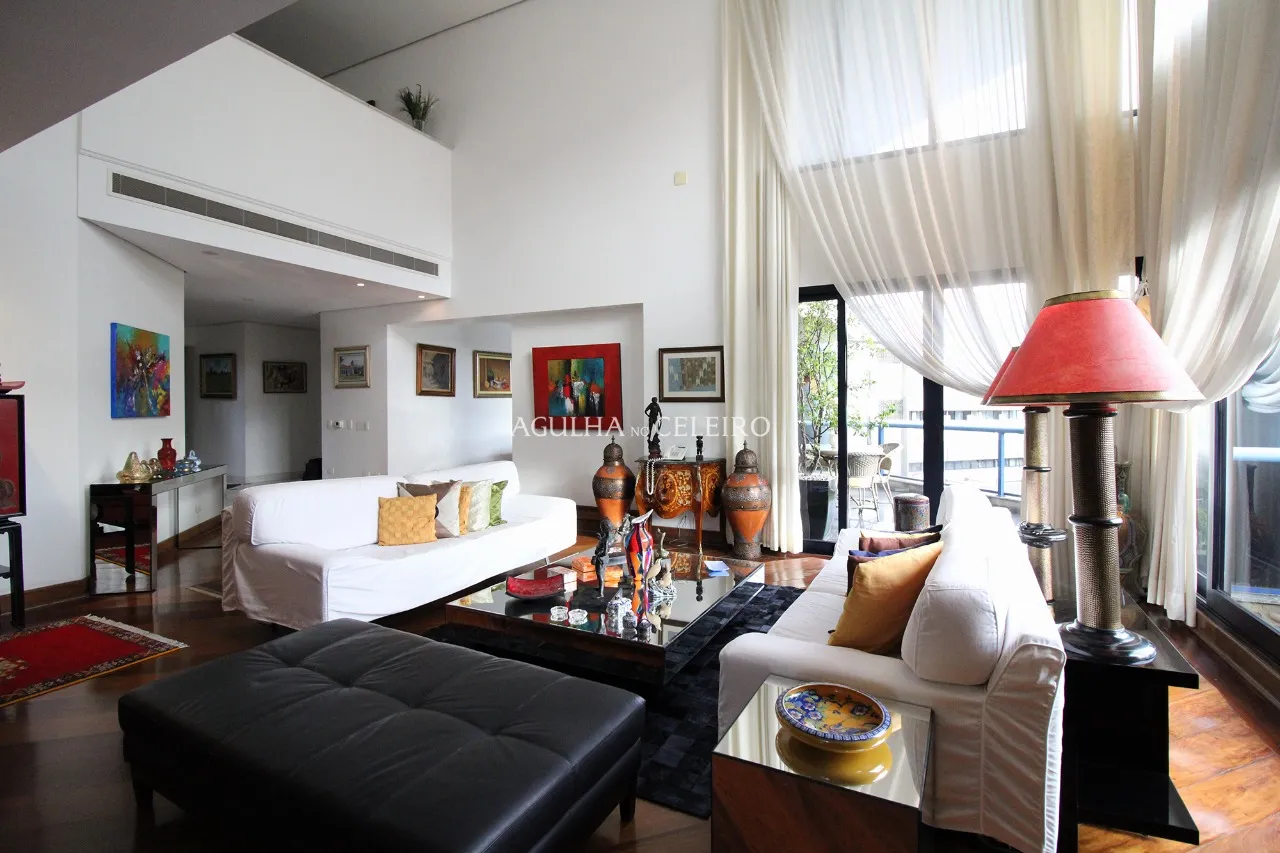 Duplex com pé-direito duplo no Jardim América. – 9050