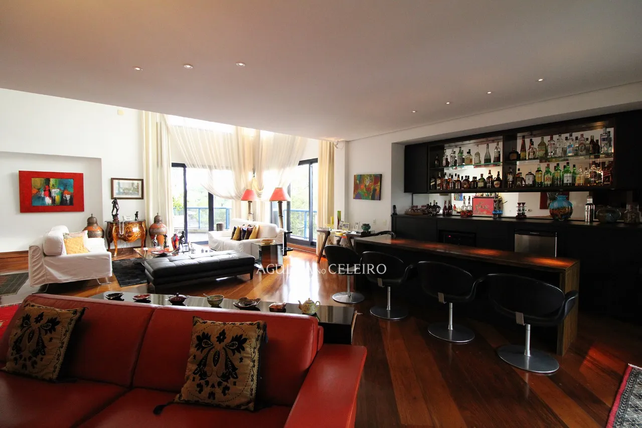 Duplex com pé-direito duplo no Jardim América. – 9050