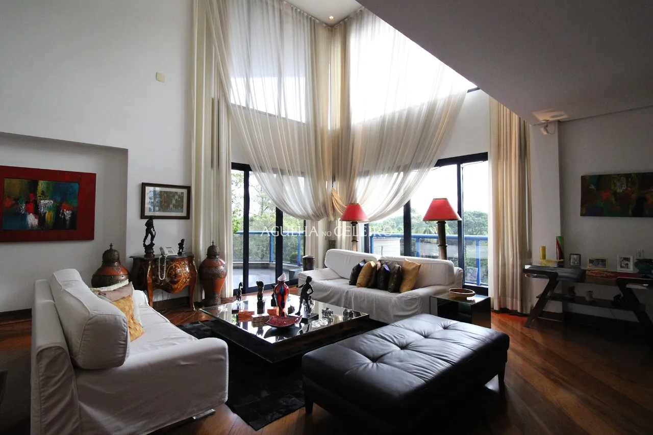 Duplex com pé-direito duplo no Jardim América. – 9050