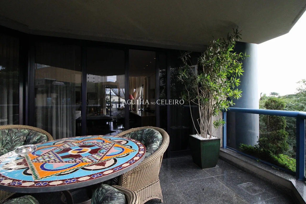 Duplex com pé-direito duplo no Jardim América. – 9050
