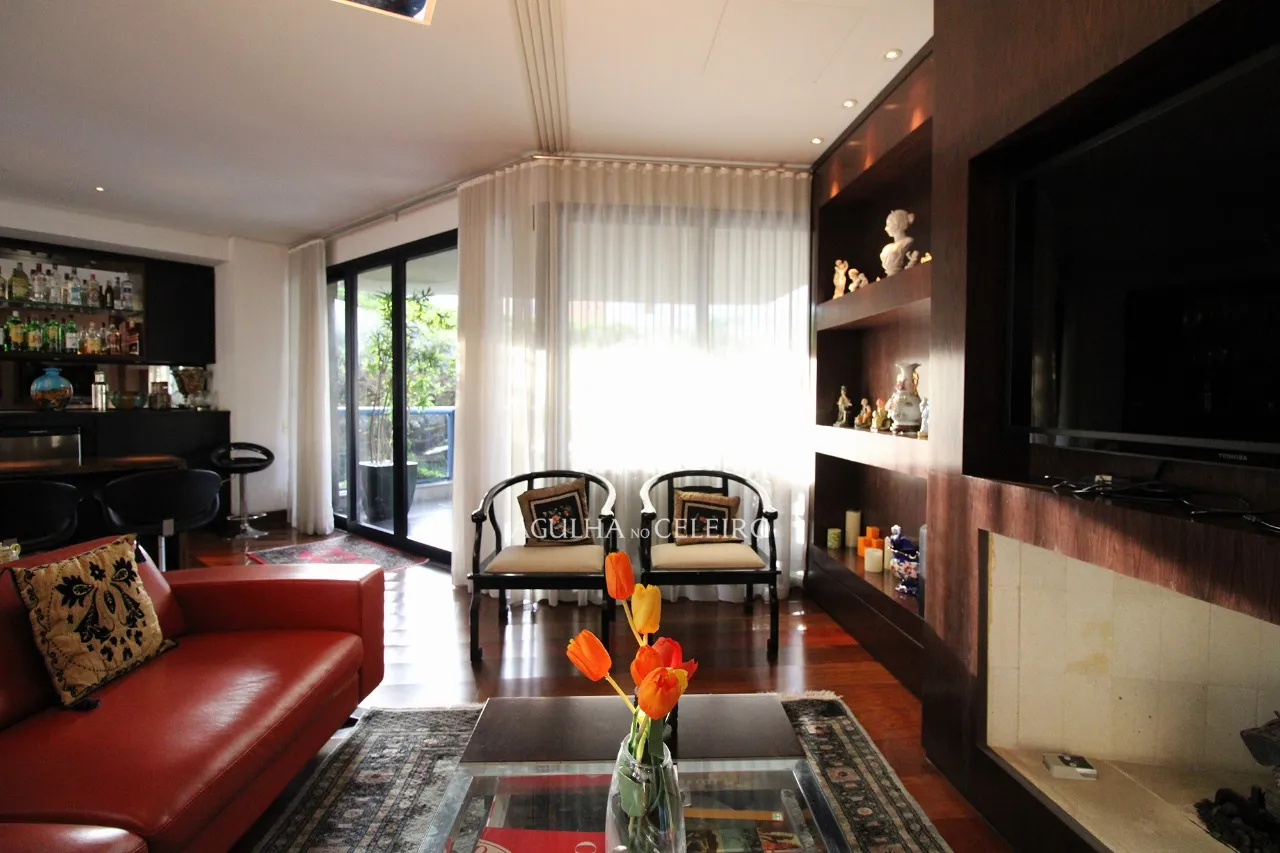 Duplex com pé-direito duplo no Jardim América. – 9050