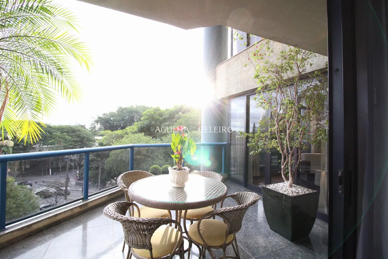 Duplex com pé-direito duplo no Jardim América. – 9050