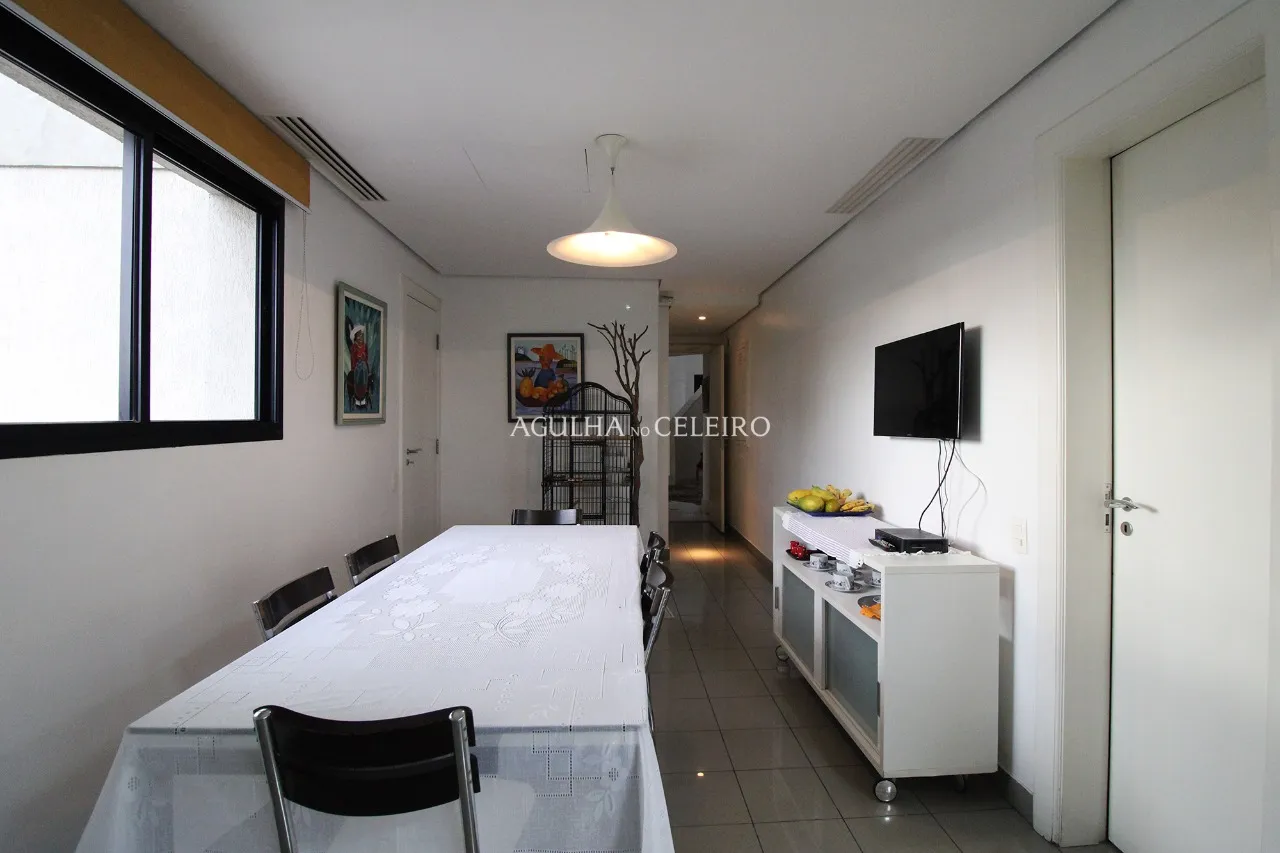 Duplex com pé-direito duplo no Jardim América. – 9050