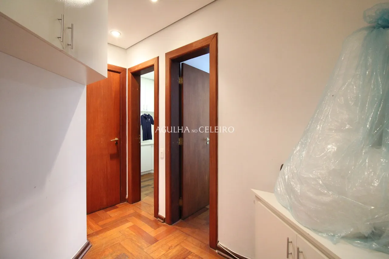 Duplex com pé-direito duplo no Jardim América. – 9050