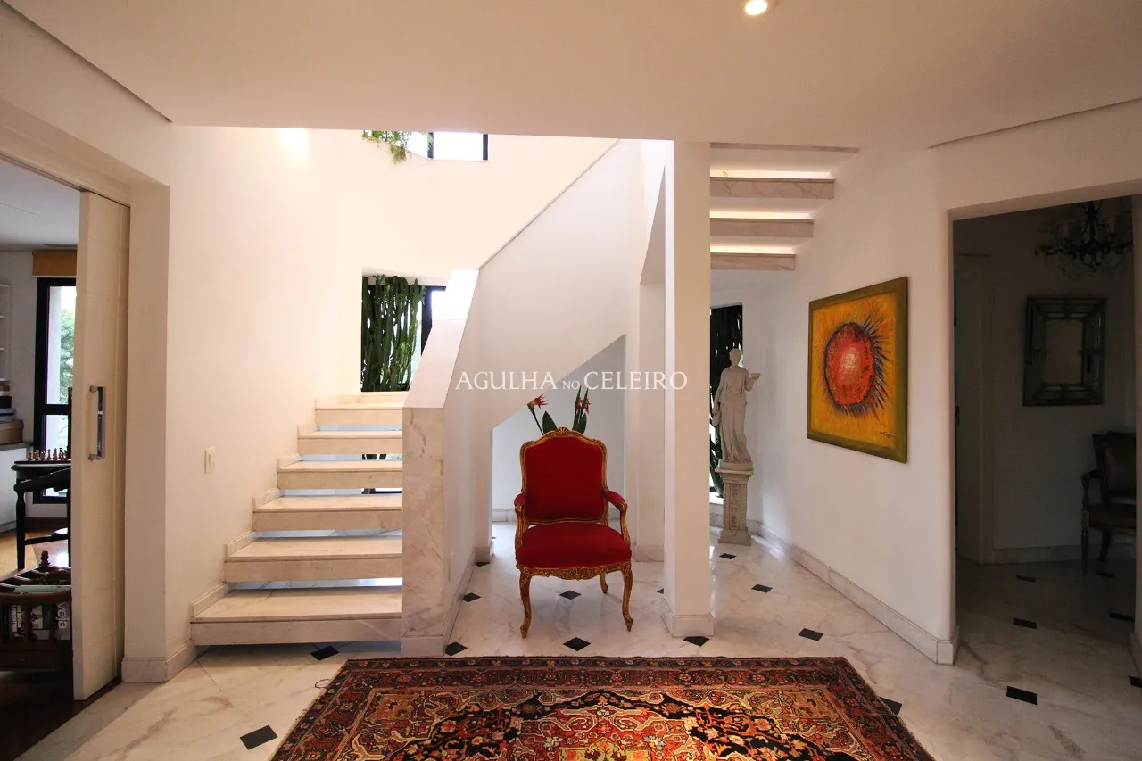 Duplex com pé-direito duplo no Jardim América. – 9050