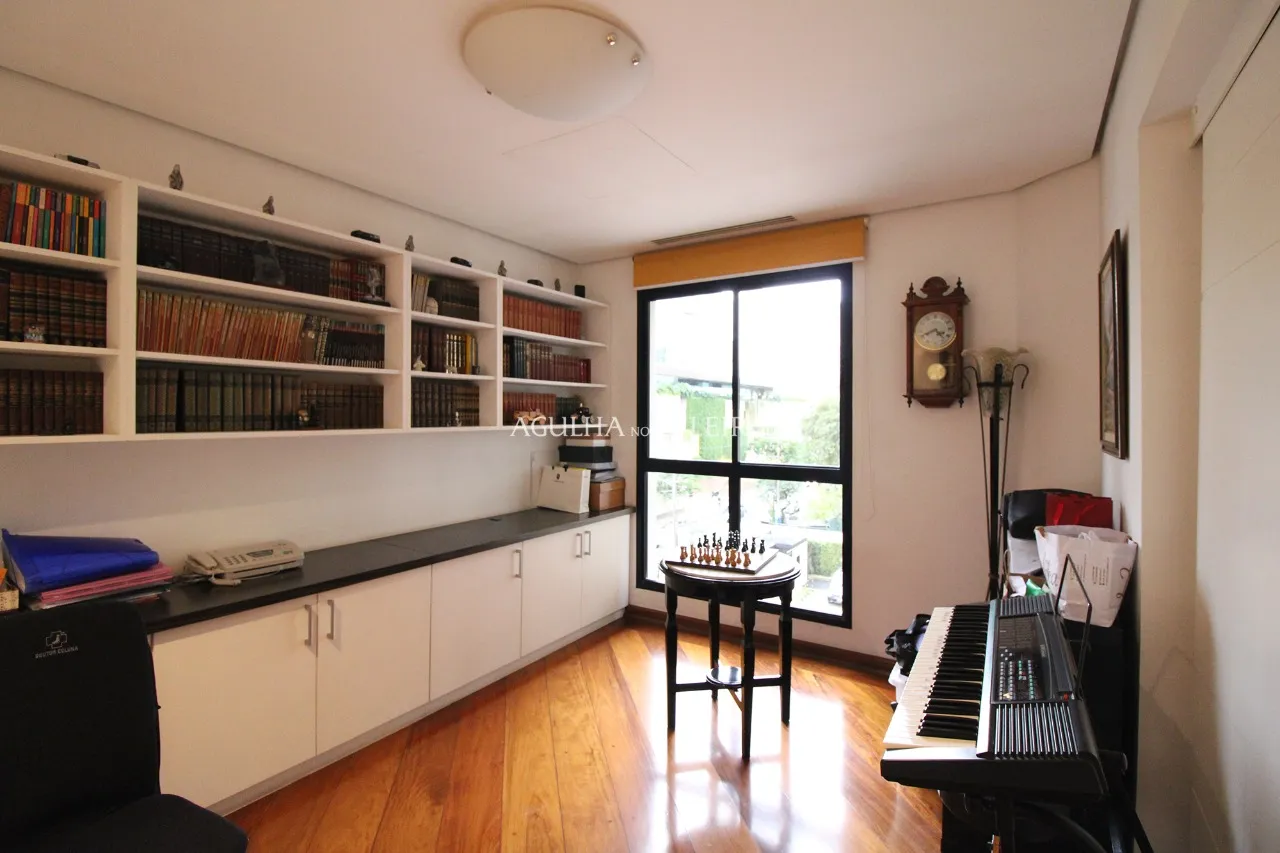 Duplex com pé-direito duplo no Jardim América. – 9050