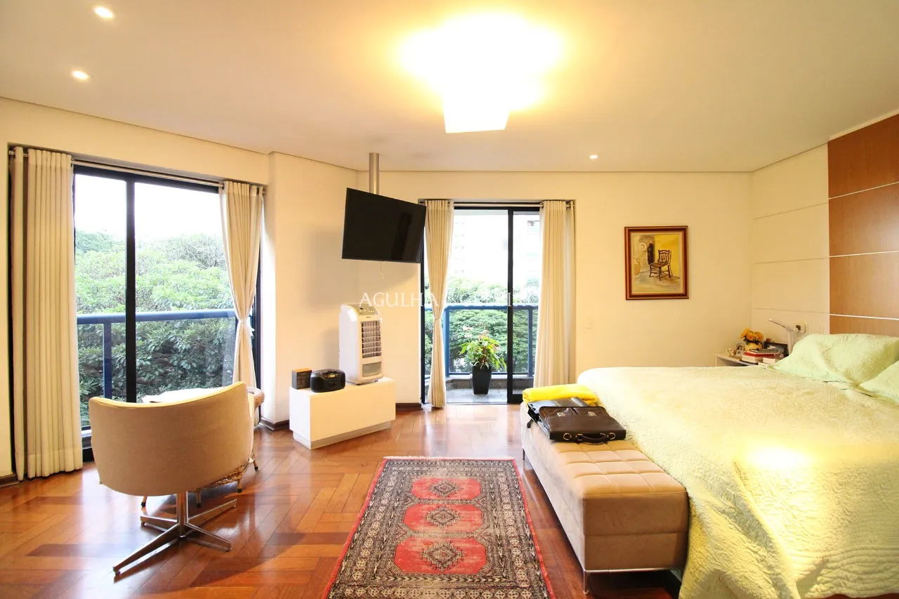 Duplex com pé-direito duplo no Jardim América. – 9050