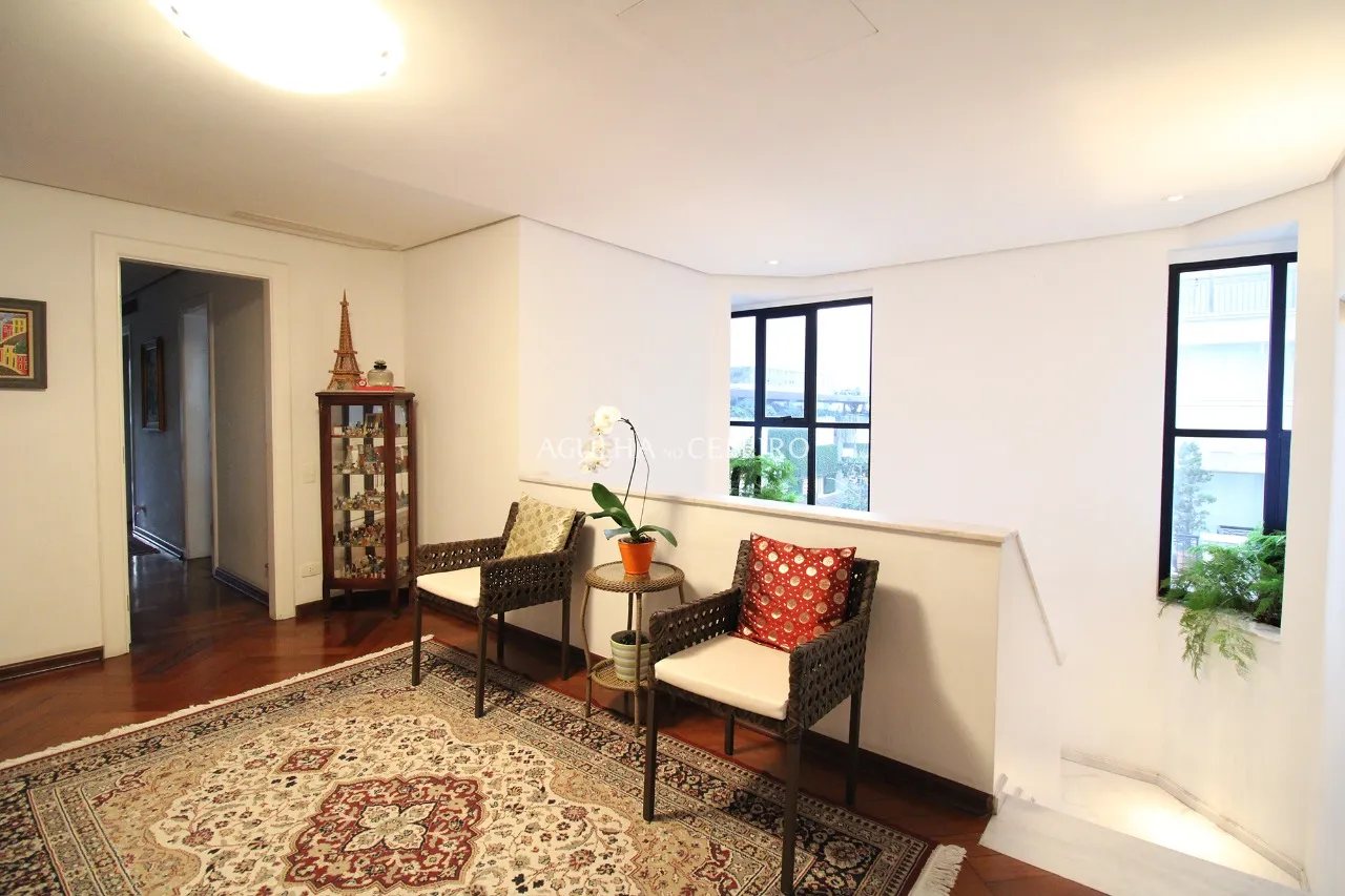 Duplex com pé-direito duplo no Jardim América. – 9050