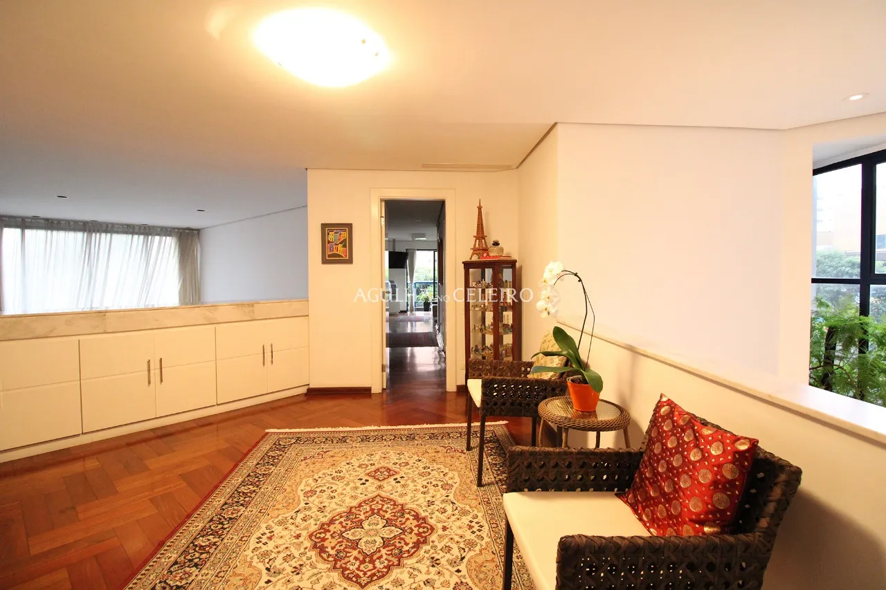Duplex com pé-direito duplo no Jardim América. – 9050