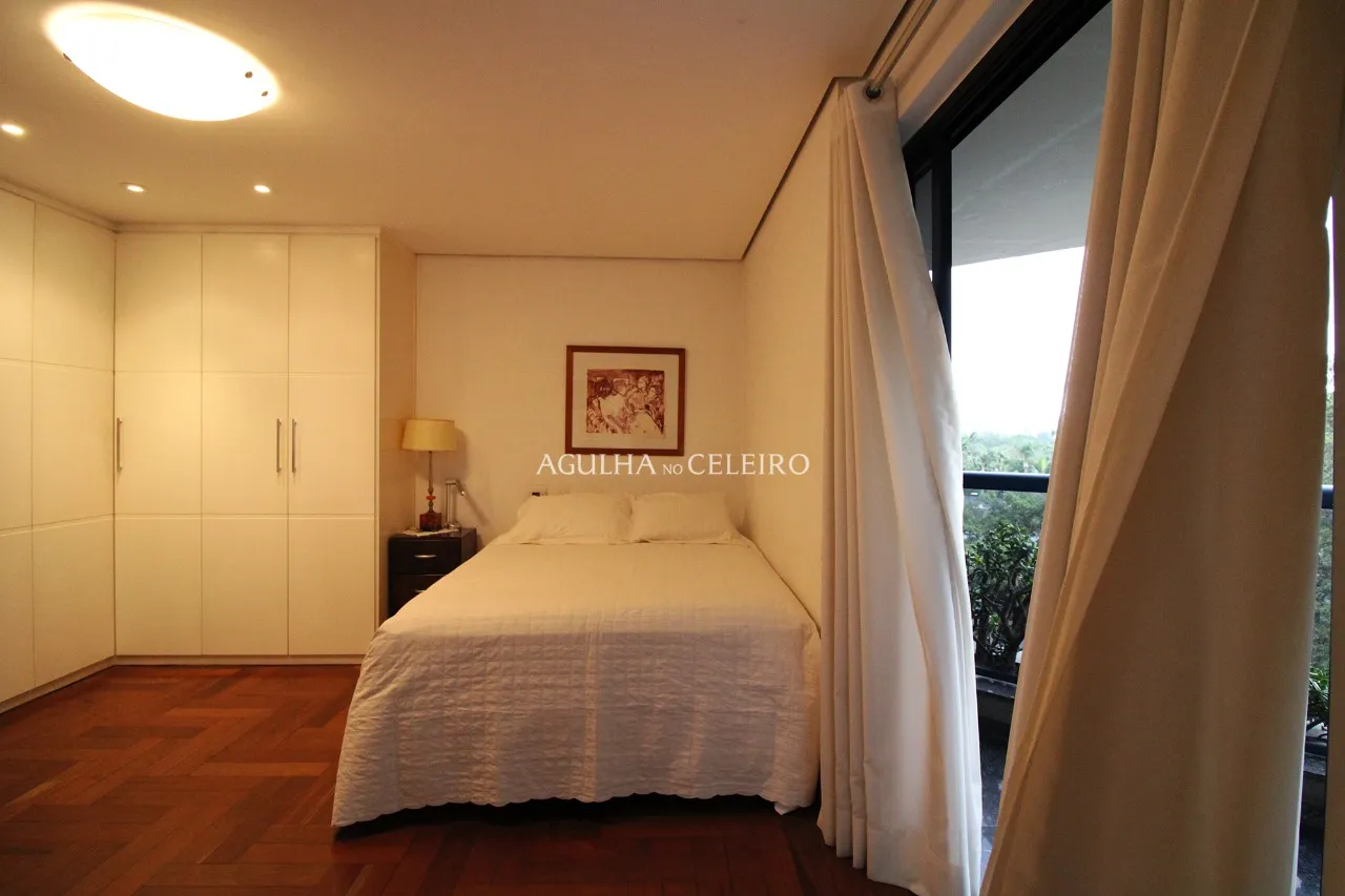 Duplex com pé-direito duplo no Jardim América. – 9050