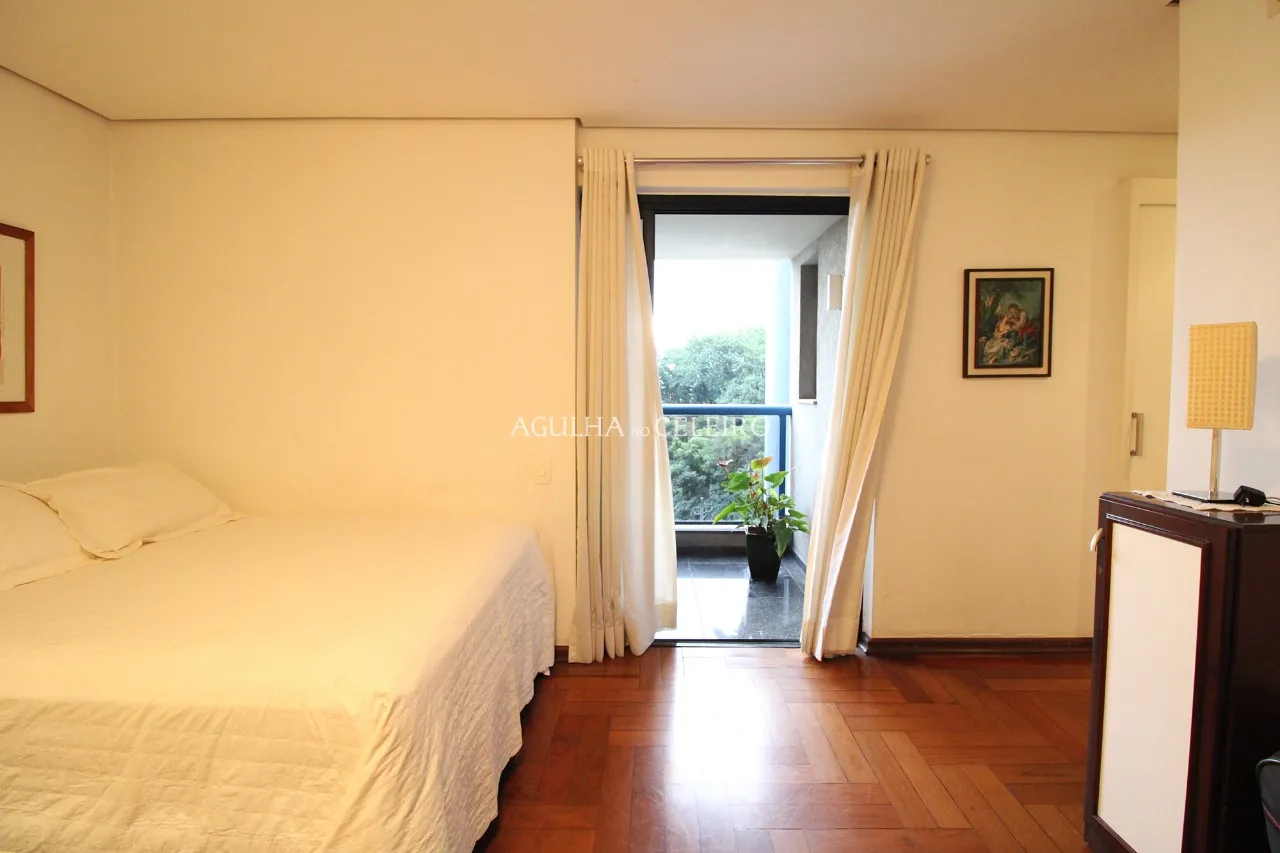 Duplex com pé-direito duplo no Jardim América. – 9050