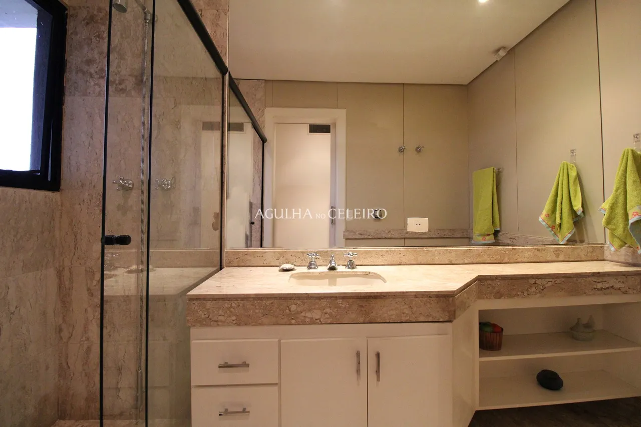 Duplex com pé-direito duplo no Jardim América. – 9050