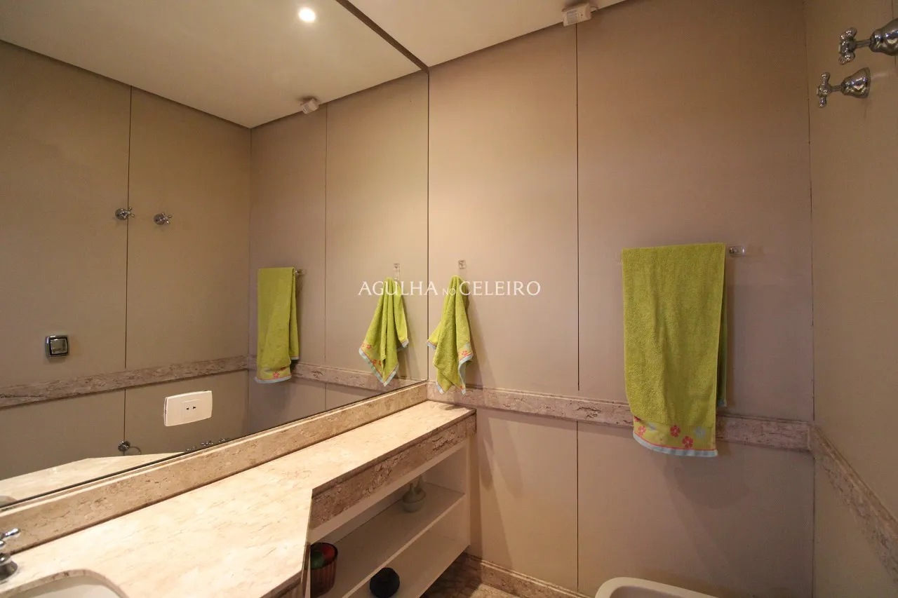 Duplex com pé-direito duplo no Jardim América. – 9050