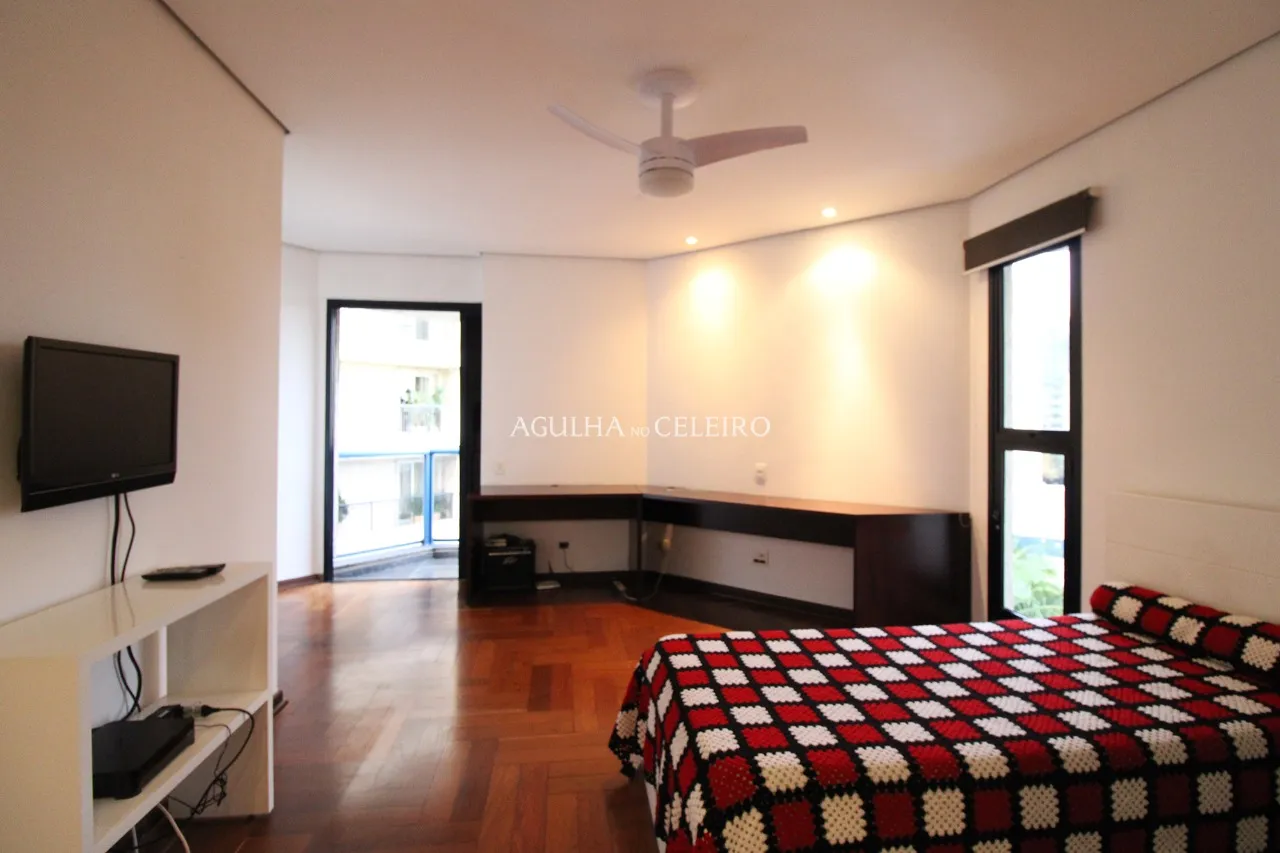 Duplex com pé-direito duplo no Jardim América. – 9050