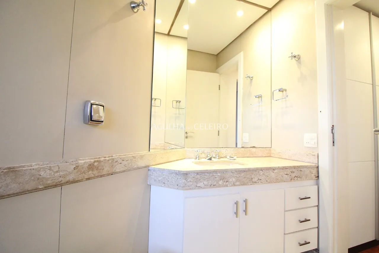 Duplex com pé-direito duplo no Jardim América. – 9050