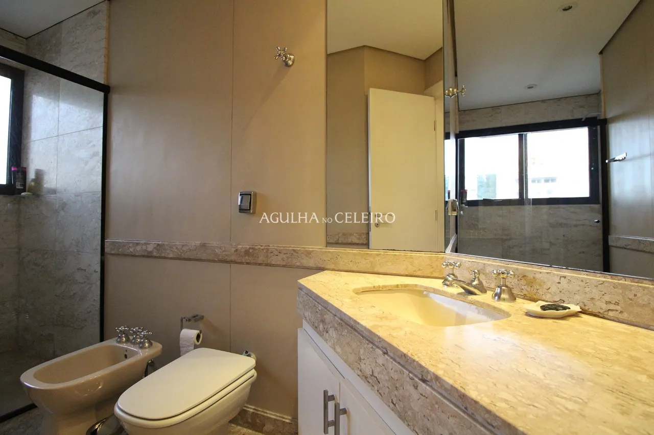 Duplex com pé-direito duplo no Jardim América. – 9050