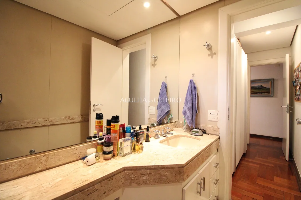 Duplex com pé-direito duplo no Jardim América. – 9050
