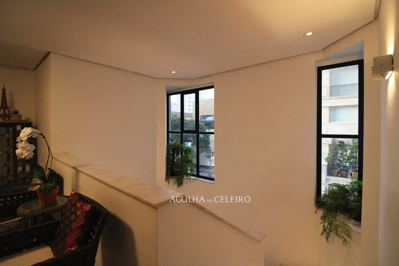 Duplex com pé-direito duplo no Jardim América. – 9050