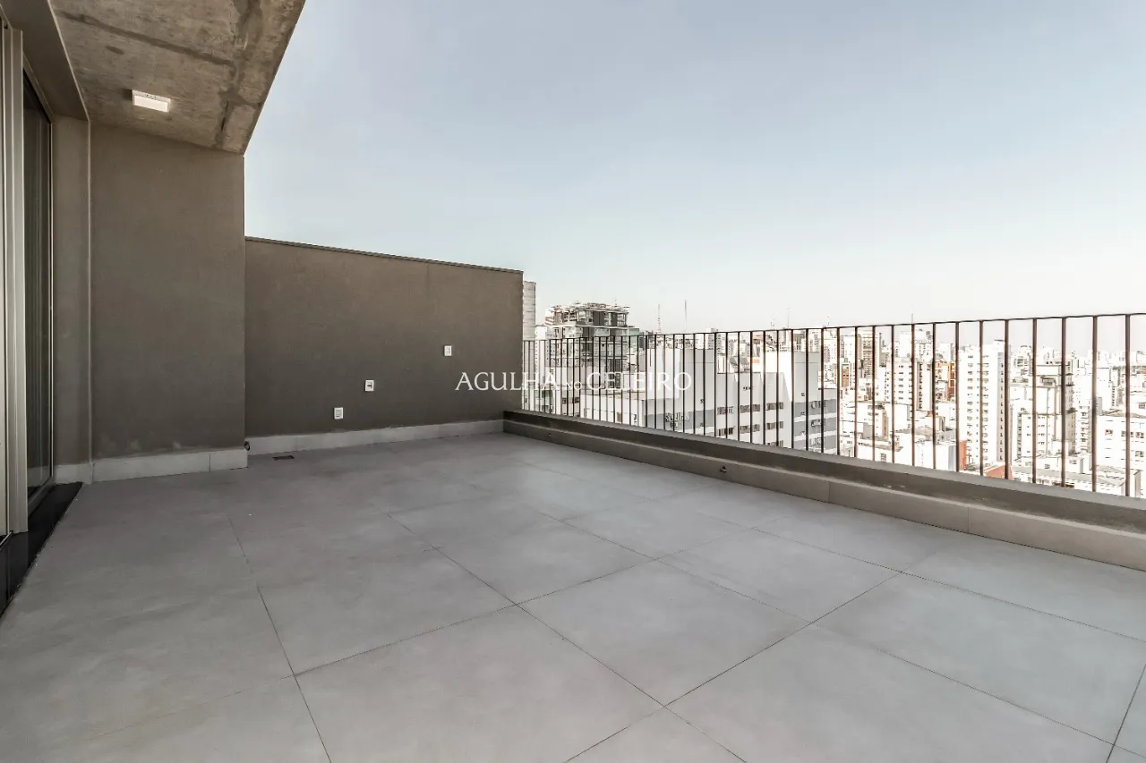 Cobertura duplex em prédio moderno, com vista livre no Jardim América. – 9786