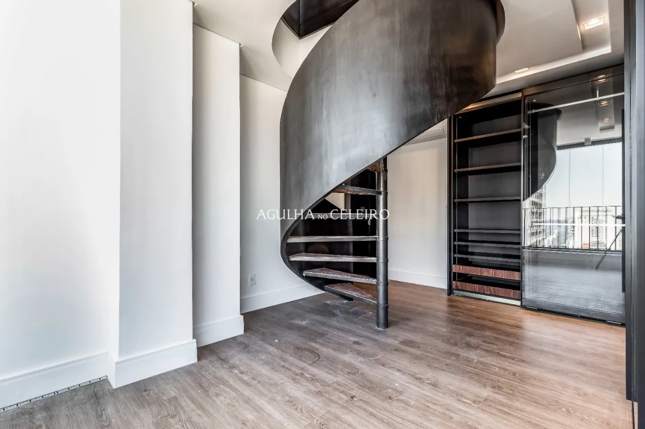 Cobertura duplex em prédio moderno, com vista livre no Jardim América. – 9786