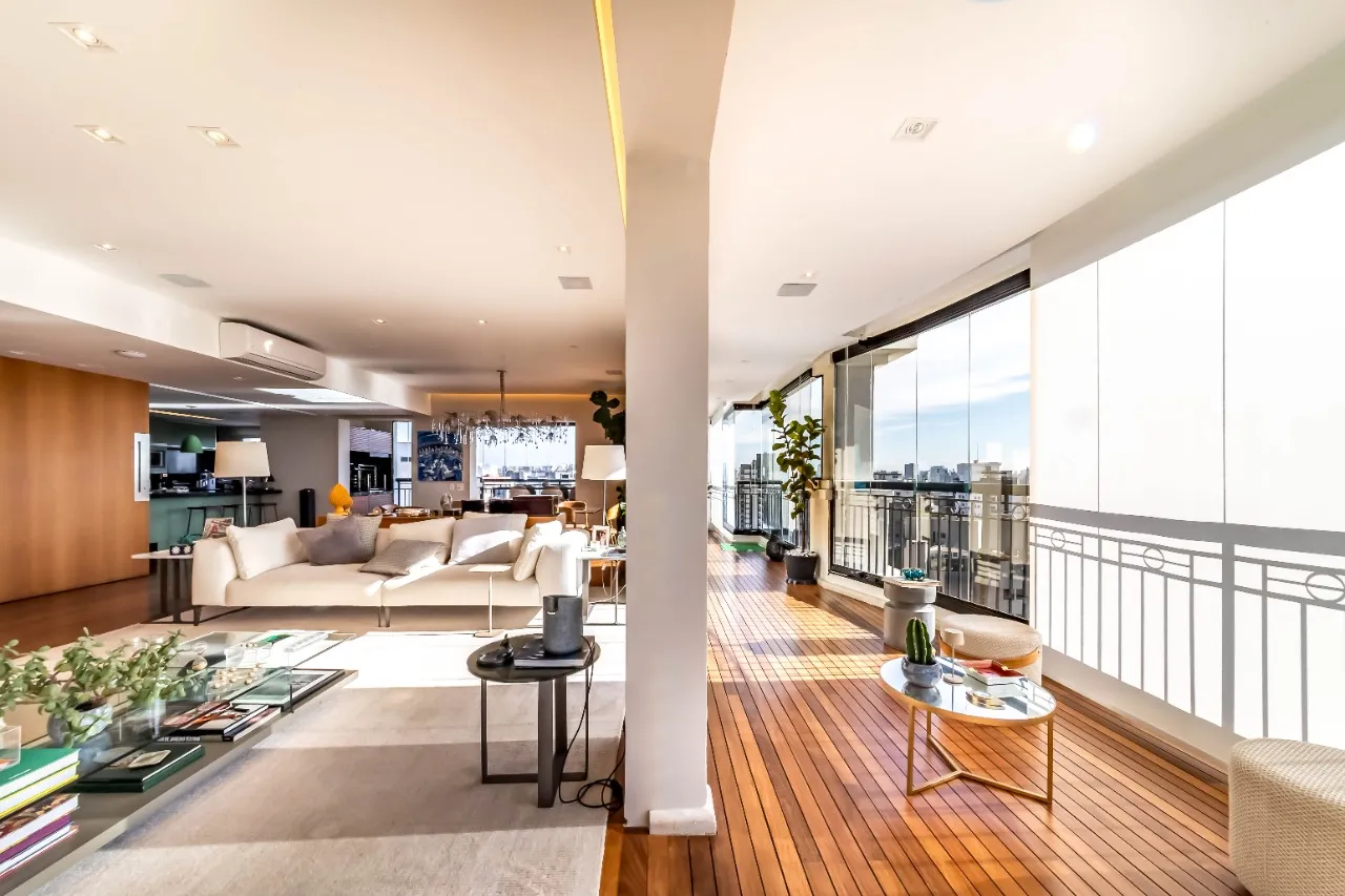 Apartamento com reforma moderna, varanda gourmet e suíte master incrível, em Moema. – AP0597