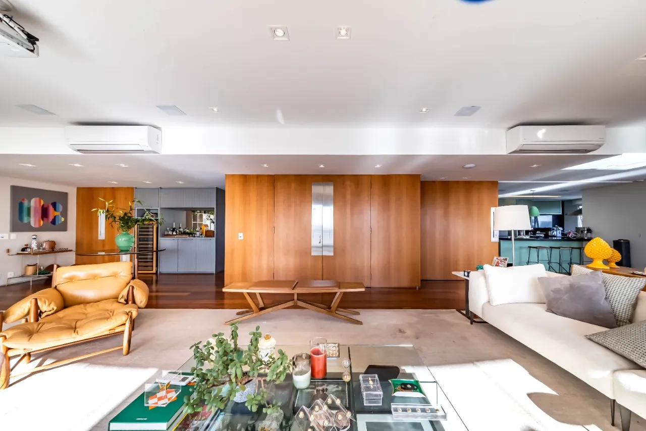 Apartamento com reforma moderna, varanda gourmet e suíte master incrível, em Moema. – AP0597