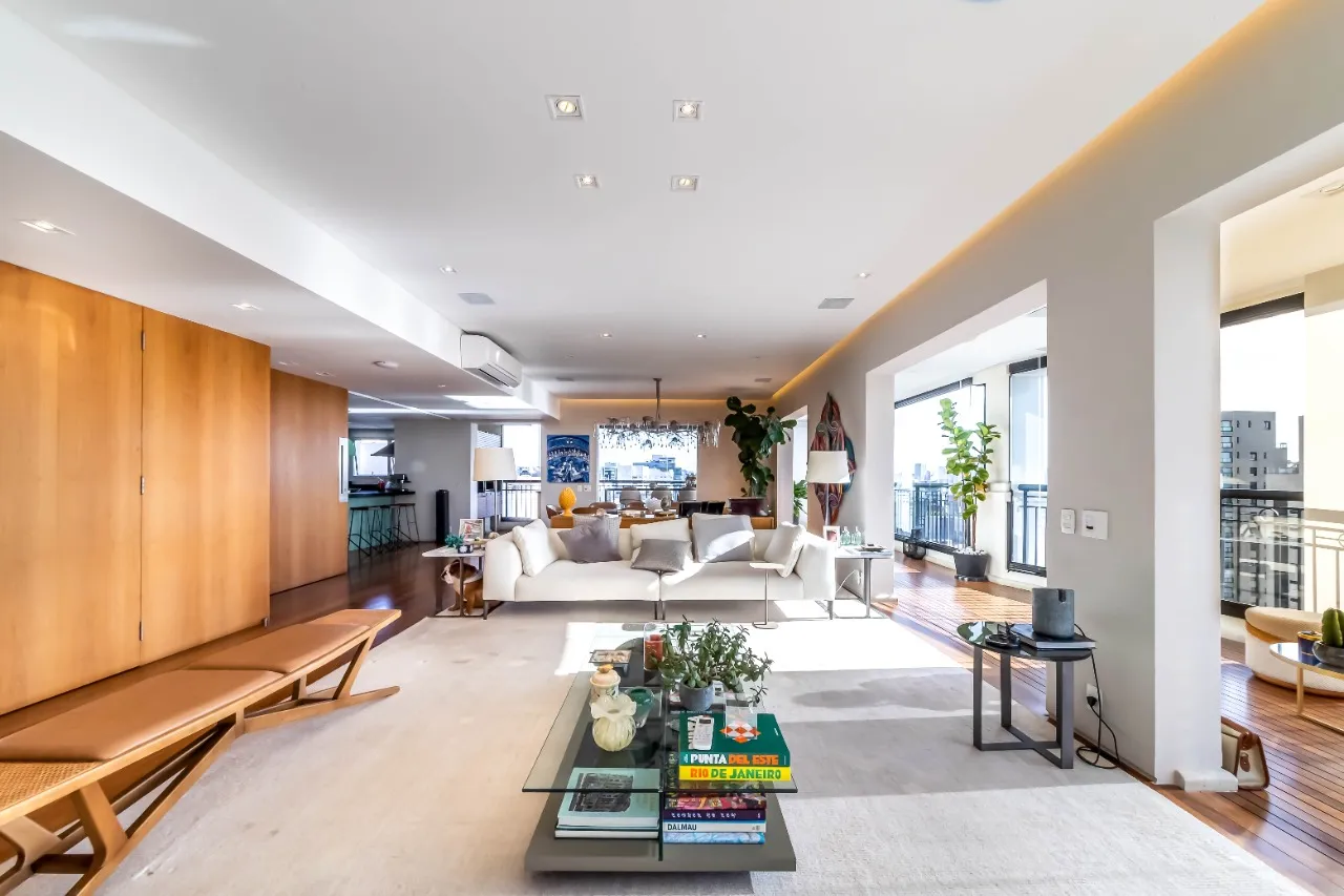 Apartamento com reforma moderna, varanda gourmet e suíte master incrível, em Moema. – AP0597